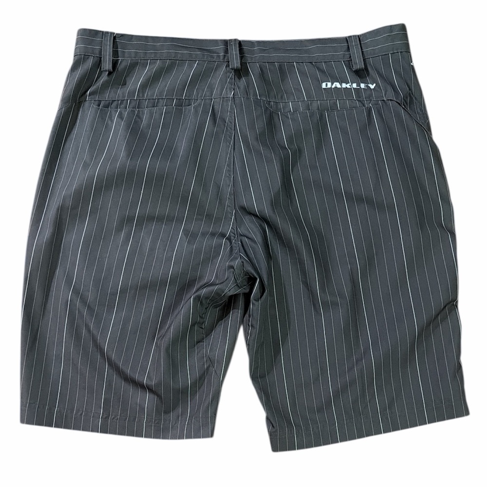 Oakley‎ Hydrolix Men Sz 36 Grey White Stripes Zip Shorts - Picture 2 of 9